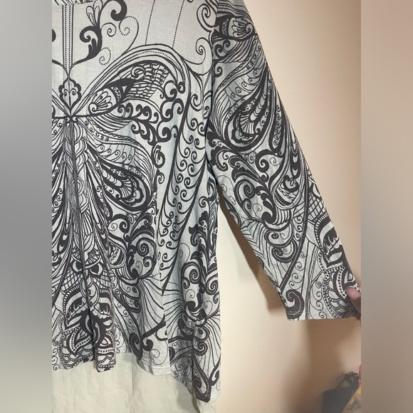 Rose + Olive 3/4 Sleeve & Split Back Overlay Top Size XL. EUC - Picture 3 of 4